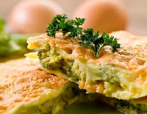 омлет с брокколи и сыром
